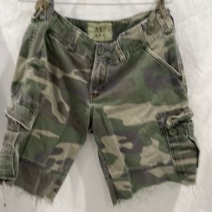 modern retro camouflage size 6 used in good condition